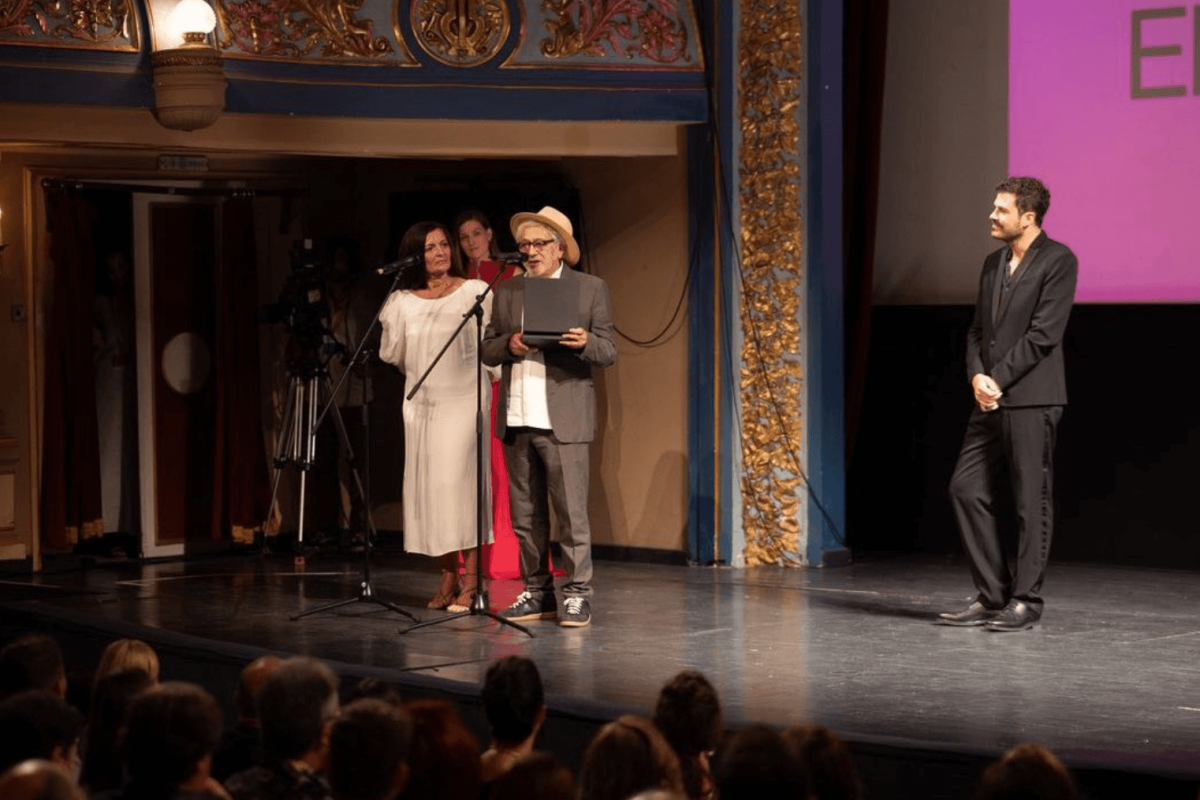 Diretor palestino Elia Suleiman recebe Prêmio Honorário Coração de Sarajevo do Festival de Cinema de Sarajevo, na Bósnia e Herzegovina, em 16 de agosto de 2024 [@30thSFF/X]
