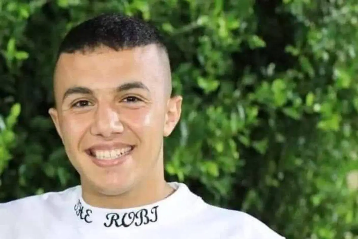 Zahir Tahseen Raddad, 19 anos, foi usado como escudo humano por soldados do exército israelense, que o colocaram na frente de um veículo militar durante uma incursão na cidade e foi declarado morto em um hospital israelense em 25 de agosto de 2024 [@EyeonPalestine/X]
