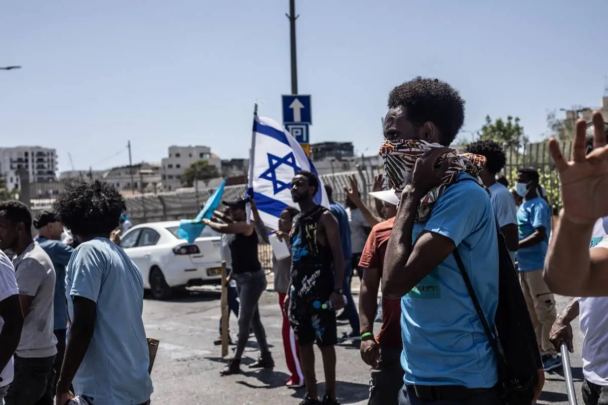Refugiados eritreus protestam contra políticas israelenses em Tel Aviv, em 2 de setembro de 2023 [Mustafa Alkharouf/Agência Anadolu]
