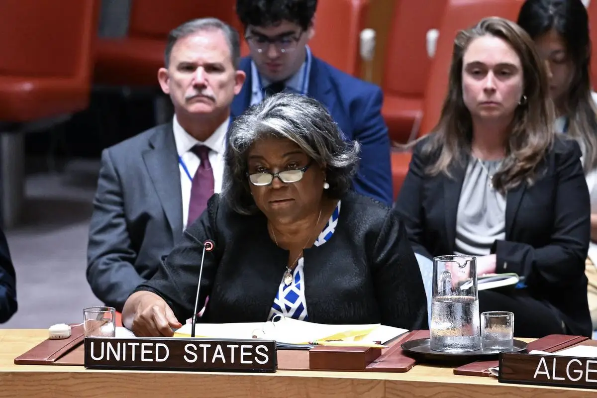 A embaixadora dos EUA nas Nações Unidas, Linda Thomas-Greenfield, participa da reunião do Conselho de Segurança das Nações Unidas (CSNU) sobre Gaza e a situação no Oriente Médio na sede da ONU em Nova York, Estados Unidos, em 13 de agosto de 2024 [Fatih Aktaş/Agência Anadolu]
