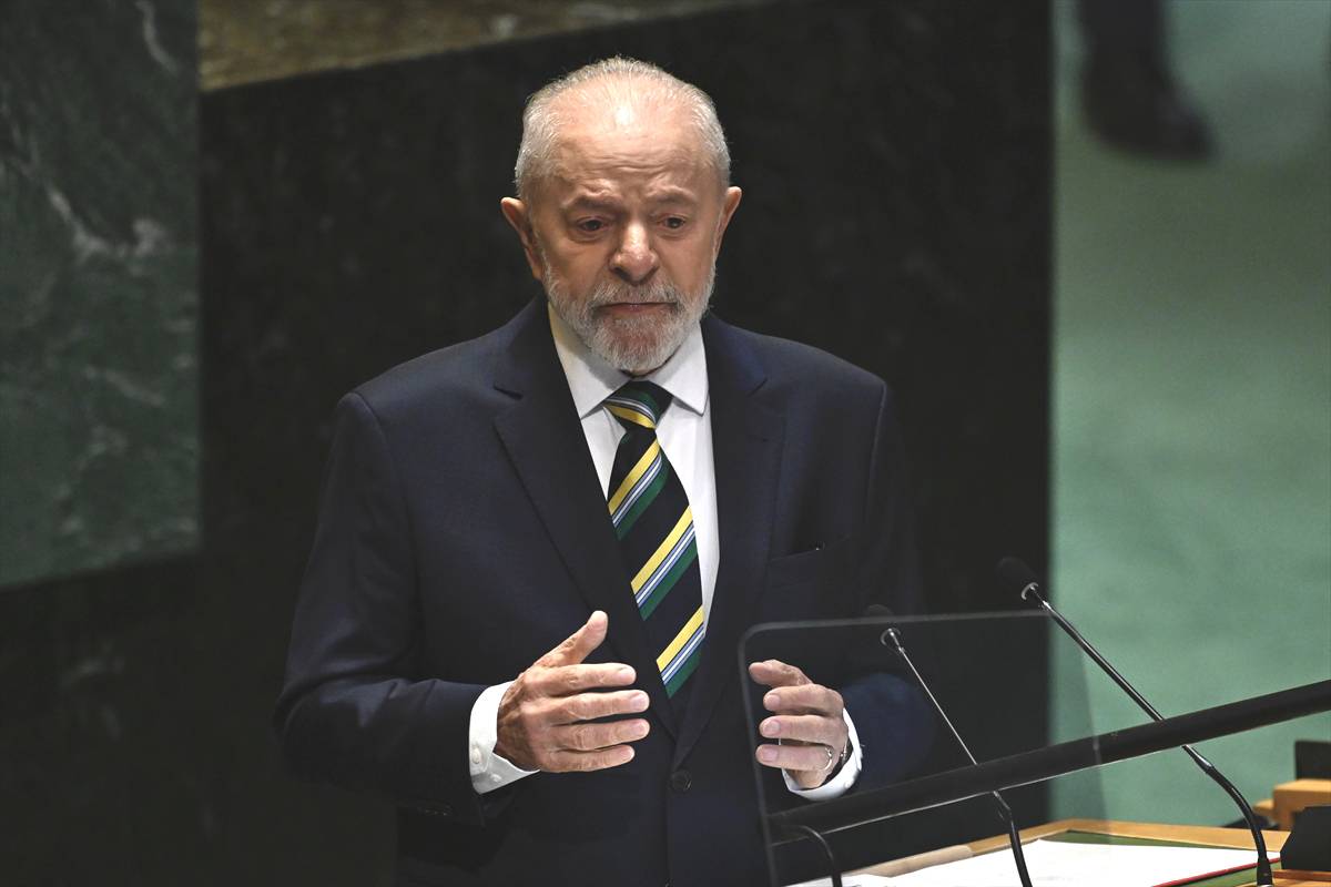 Presidente do Brasil, Luiz Inácio Lula da Silva, discursa na 79ª Assembleia Geral da ONU, em Nova York, Estados Unidos, em 24 de setembro de 2024 [Celal Günes/Agência Anadolu]
