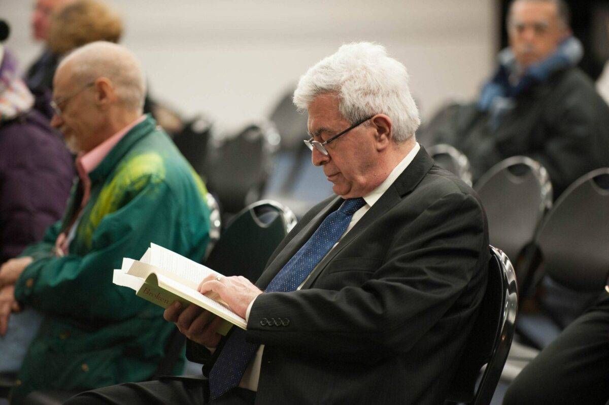 Escritor libanês Elias Khoury durante evento na Universidade de Boston, Estados Unidos, em 18 de março de 2016 [Wikimedia/Divulgação/Creative Commons]

