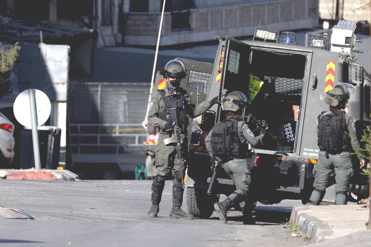 O exército israelense ataca a zona industrial, playground e áreas recreativas em El Bireh, Cisjordânia, em 30 de setembro de 2024. [Issam Rimawi/Agência Anadolu]