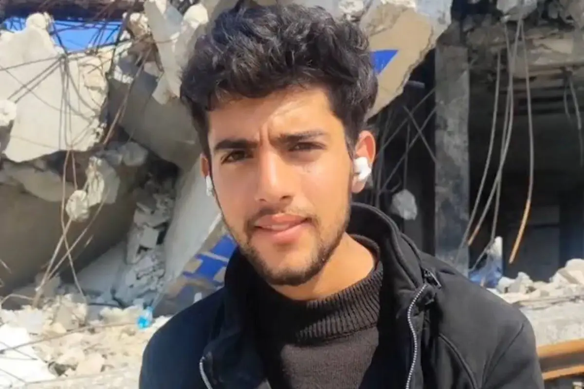 Shaaban Ahmed al-Dalu, de 19 anos de idade, morto por um incêndio em sua tenda causado por ataques israelenses aos arredores do Hospital dos Mártires de Al-Aqsa, no centro de Gaza, em 14 de outubro de 2023 [Reprodução/Rede social]
