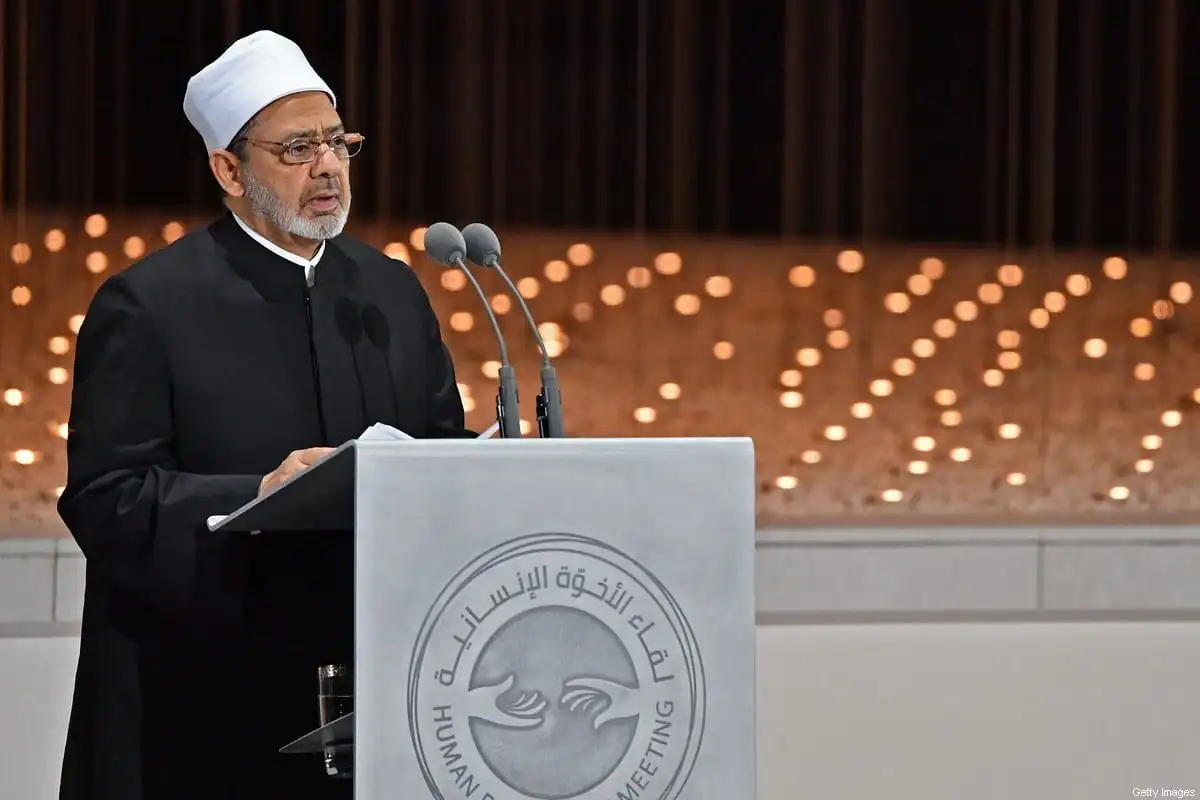 O Grande Imã de Azhar do Egito, Sheikh Ahmed al-Tayeb, faz um discurso em Abu Dhabi em 4 de fevereiro de 2019 [Vincenzo Pinto/AFP via Getty Images]
