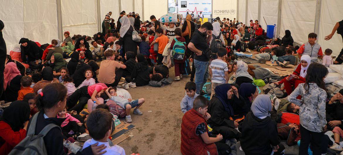  Pessoas que fogem do conflito no Líbano chegam à Síria [Hameed Maarouf/Acnur]
