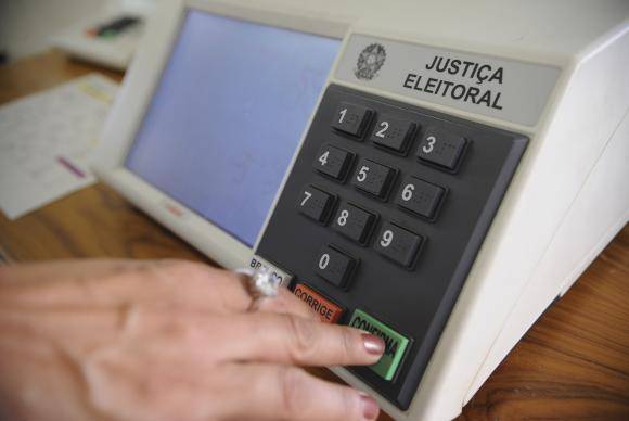 Modelo de urna eletrônica usada nas eleições gerais no Brasil. [Fábio Pozzebom/Agência Brasil]
