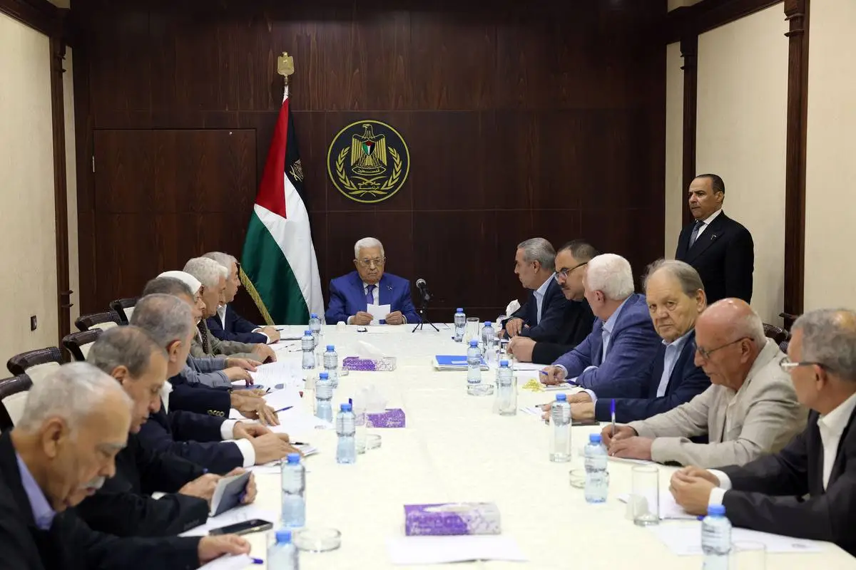 Presidente da Autoridade Palestina, Mahmoud Abbas, atende encontro do Comitê Central do Fatah, em Ramallah, na Cisjordânia ocupada, em 8 de setembro de 2024 [Presidência Palestina/Agência Anadolu]
