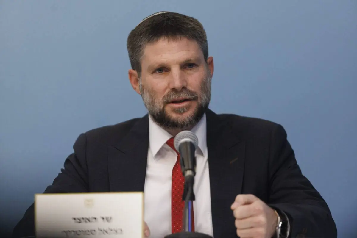 Ministro das Finanças de Israel, Bezalel Smotrich, durante evento em Jerusalém ocupada, em 11 de janeiro de 2023 [Kobi Wolf/Bloomberg via Getty Images]
