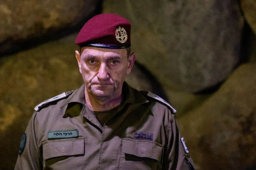 Herzi Halevi, chefe do Estado-maior do exército de Israel, em Jerusalém ocupada, em 6 de maio de 2024 [Amir Cohen/Getty Images]
