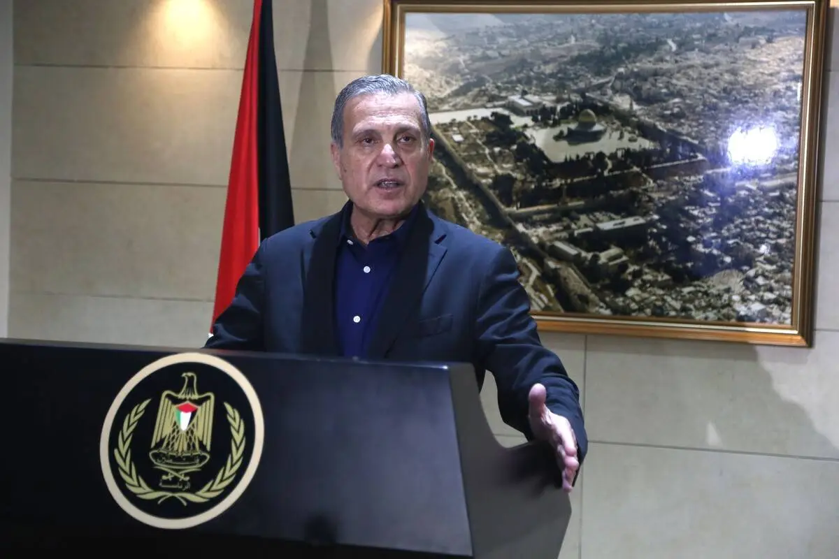 Nabil Abu Rudeineh, porta-voz da Autoridade Palestina (AP), durante coletiva de imprensa em Ramallah, Cisjordânia ocupada, em 5 de dezembro de 2017 [Issam Rimawi/Agência Anadolu via Getty Images]

