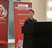 Lisa Bhungalia recebe prêmio de Melhor Obra Acadêmica, por seu livro Elastic Empire: Refashioning War Through Aid In Palestine durante cerimônia do Palestine Book Awards de 2024, em Londres, Reino Unido, em 8 de novembro de 2024 [MEMO]