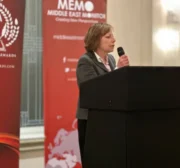 Dina Matar, professora da Escola de Estudos Orientais e Africanos da Universidade de Londres (SOAS), durante a cerimônia do Palestine Book Awards de 2024, em Londres, Reino Unido, em 8 de novembro de 2024 [MEMO]