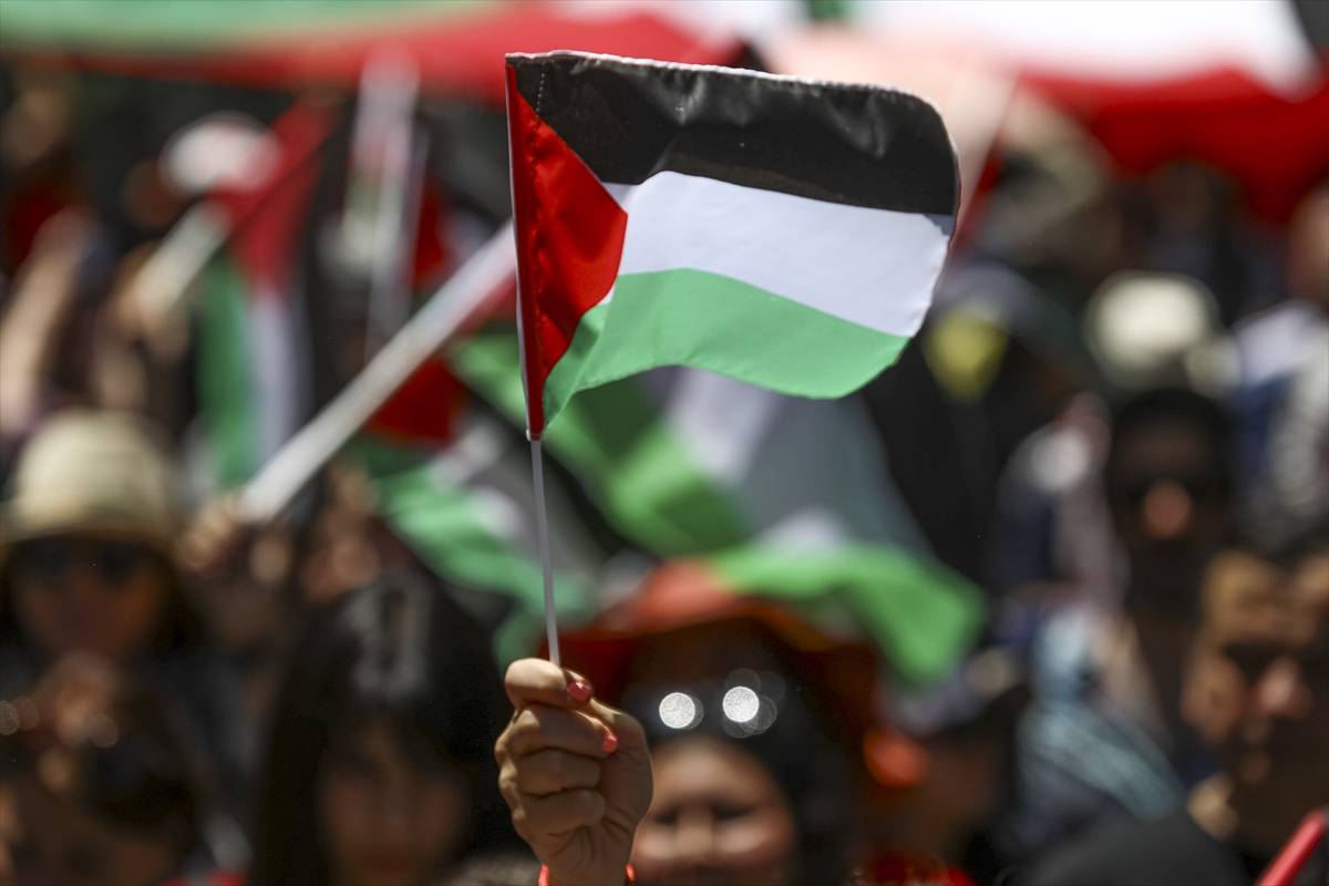 Protesto em apoio a Gaza no Dia Internacional de Solidariedade ao Povo Palestino, em 30 de novembro de 2024, em Santiago, no Chile [Lucas Aguayo Araos/Agência Anadolu]
