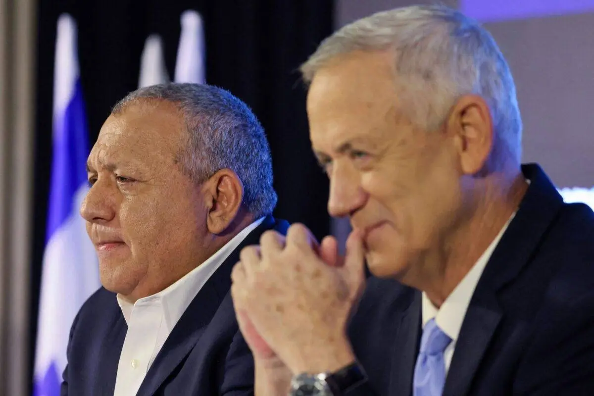 O líder do partido União Nacional Benny Gantz MK (D) e o ex-chefe de gabinete Gadi Eisenkot MK (E). [Jack Guez/AFP via Getty Images]
