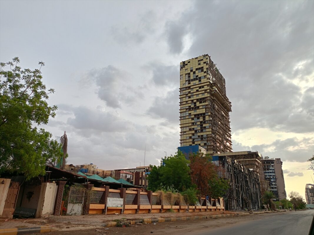 Centro de Cartum, capital do Sudão, em meio à guerra civil, em 14 de julho de 2025 [Ahmed Satti/Agência Anadolu]
