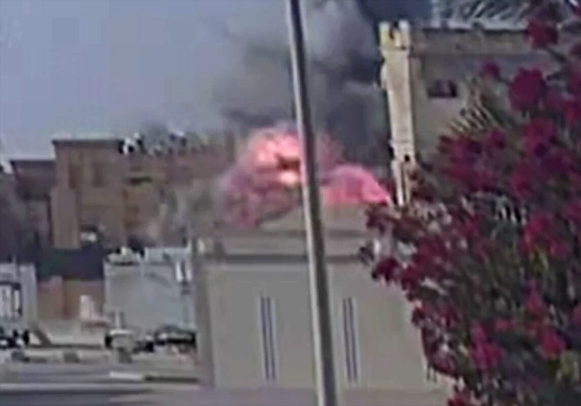Bombardeio israelense a Doha, no Catar, em 9 de setembro de 2025 [Câmera de Segurança/Reprodução/Agência Anadolu]