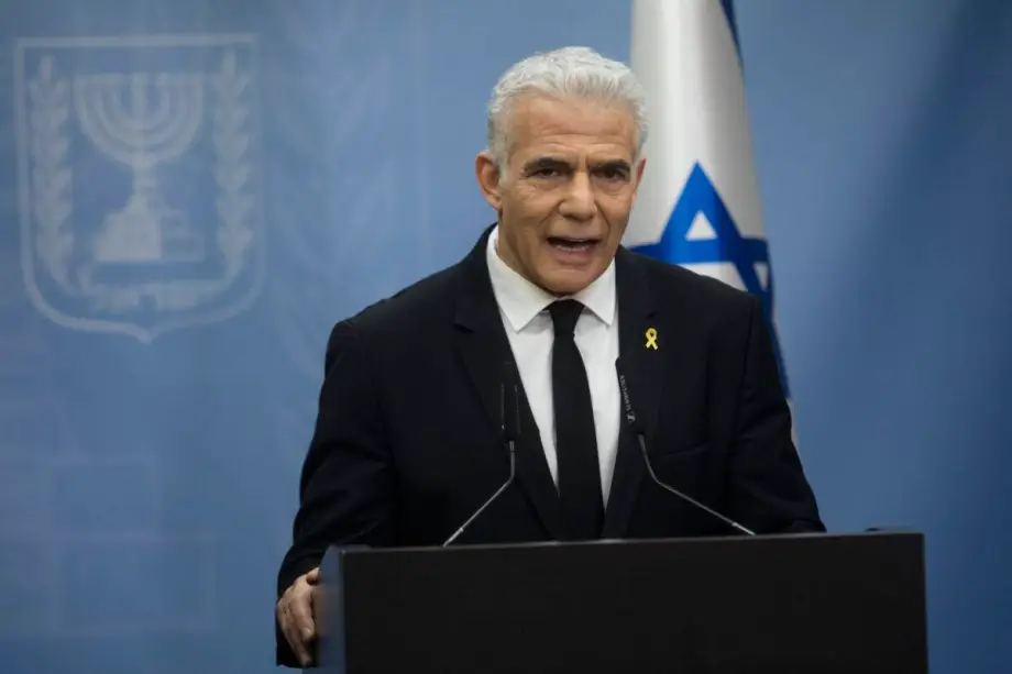 Yair Lapid, líder da oposição israelense, durante coletiva de imprensa em Jerusalém ocupada, em 5 de fevereiro de 2024 [Amir Levy/Getty Images]