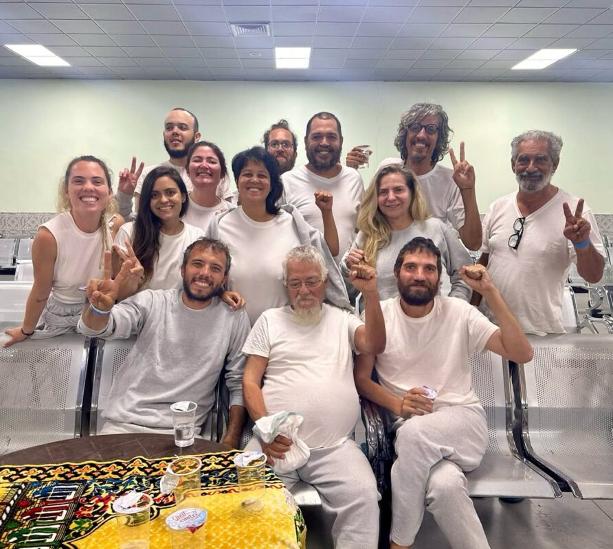 Após sequestro por Israel, brasileiros da Global Sumud Flotilha são deportados via Jordânia [Reprodução/Rede Social]