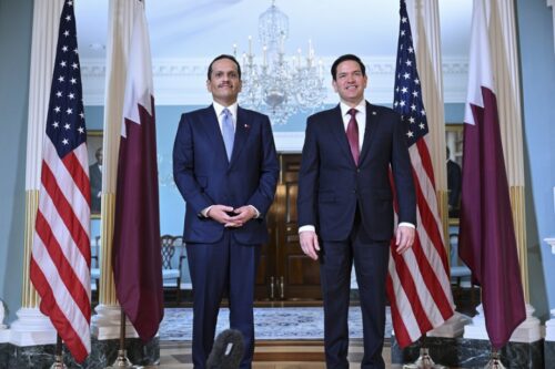 O Secretário de Estado dos EUA, Marco Rubio, se reúne com o Primeiro Ministro do Catar e Ministro das Relações Exteriores, Mohammed bin Abdulrahman Al Thani, no Departamento de Estado, em Washington, Estados Unidos, em 22 de abril de 2025. [Foto de Yasin Ozturk/Anadolu via Getty Images]