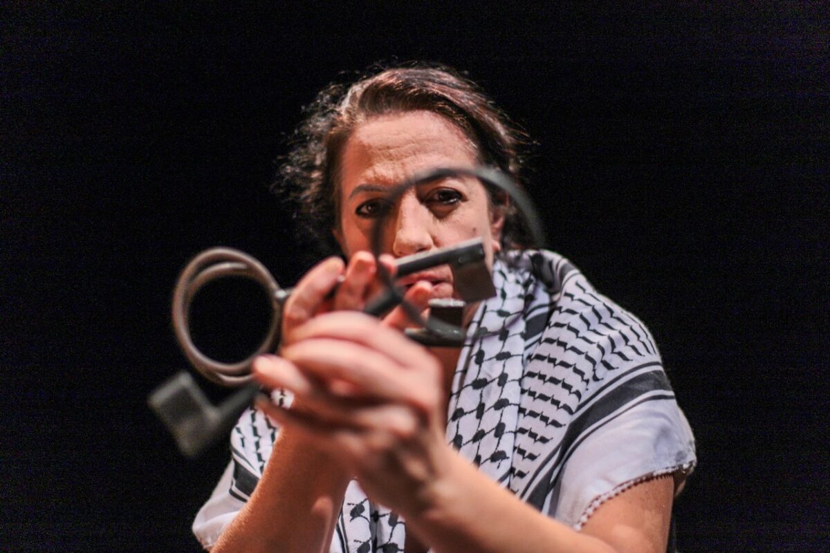 Cartas de Gaza do Grupo TECA Teatro tem montagem em Salvador em novembro de 2025, com  direção de Sérgio Farias e texto de Camilo Fróes, dentro do projeto 1, 2, 3, SALVE TODOS! [Grupo TECA/ Divulgação]