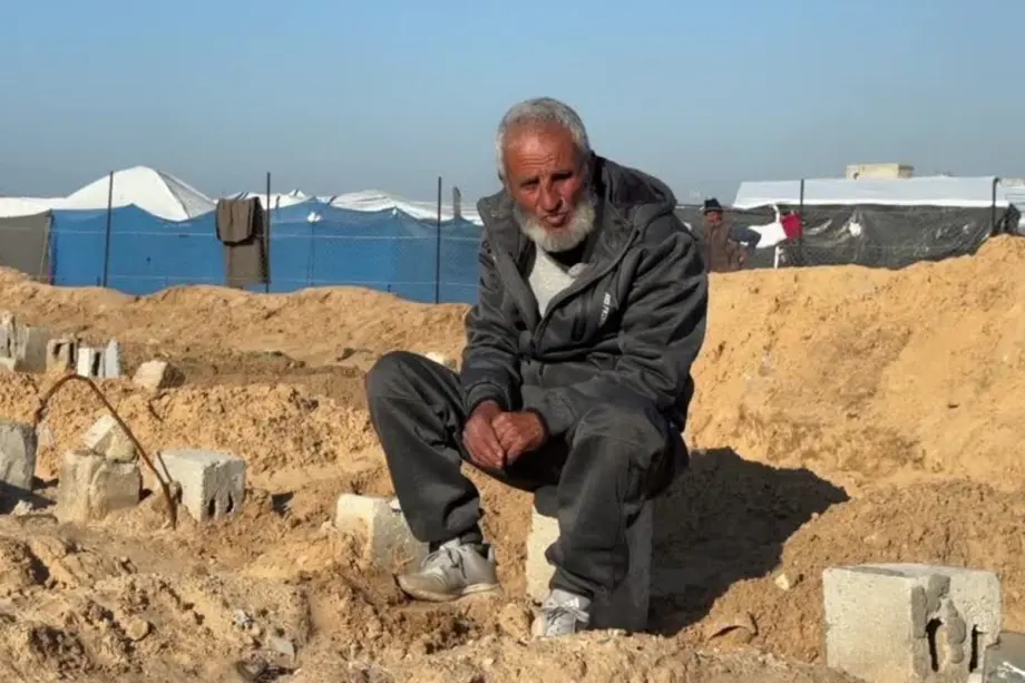 Yousef Abu Hatab é testemunha de uma das piores tragédias da história palestina. [Captura de tela/AA]