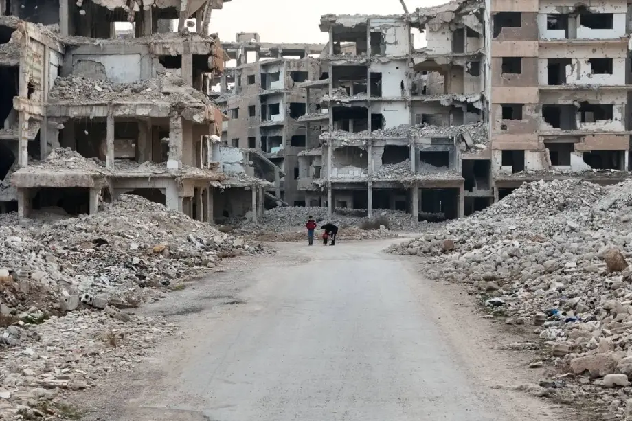 Os danos causados ​​ao bairro de Darayya pelos soldados do regime Baath deposto são vistos a oeste da capital síria, Damasco, em 12 de janeiro de 2025. [Bekir Kasım/ Anadolu Agency]