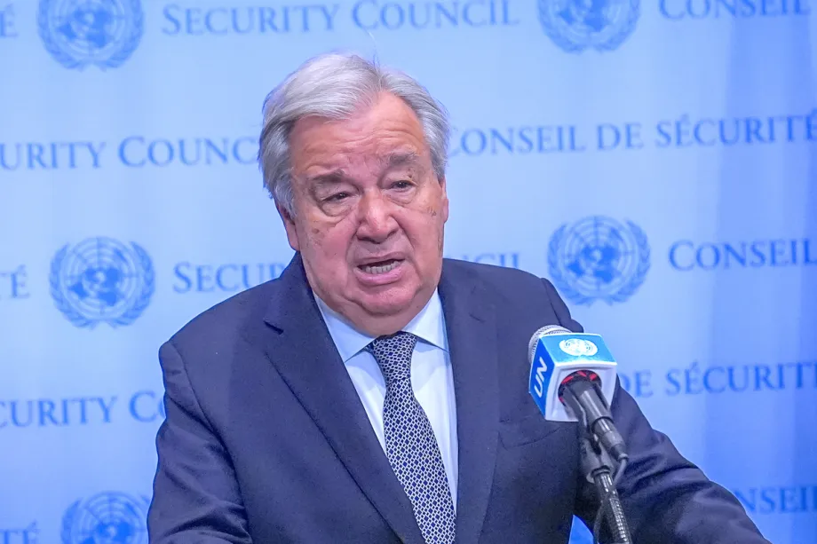 O Secretário-Geral das Nações Unidas, António Guterres, discursa na cidade de Nova York, Estados Unidos, na segunda-feira, 5 de maio de 2025. [Selçuk Acar/ Anadolu Agency]