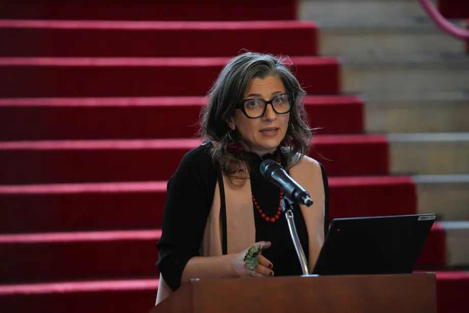 Francesca Albanese, Relatora Especial da ONU, discursa em Bogotá, Colômbia, em 15 de julho de 2025. [Juancho Torres/ Agência Anadolu]