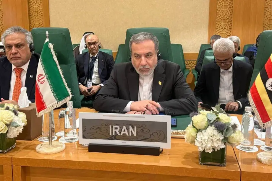 O ministro das Relações Exteriores do Irã, Abbas Araghchi, participa da reunião de emergência da Organização de Cooperação Islâmica (OCI) sobre Gaza, em 25 de agosto de 2025, em Jeddah, Arábia Saudita. [Ministério das Relações Exteriores de Israel/ Agência Anadolu]