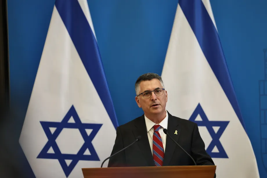 Ministro das Relações Exteriores de Israel, Gideon Sa'ar, em Budapeste, Hungria, 8 de setembro de 2025. [Arpad Kurucz/ Agência Anadolu]