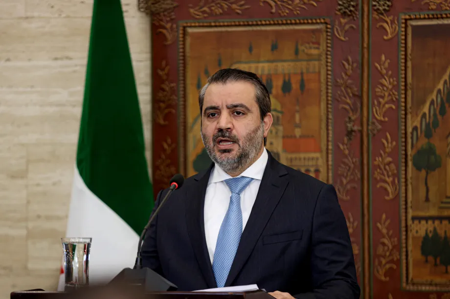 O ministro das Relações Exteriores da Síria, Asaad al-Shaibani, discursa em Damasco, Síria, em 16 de setembro de 2025. [Izz Aldien Alqasem/Anadolu Agency]