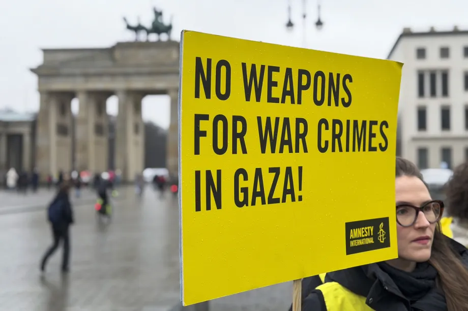 A Anistia Internacional realizou um protesto em Berlim, Alemanha, em 5 de dezembro de 2025. [Halil Sağırkaya/ Agência Anadolu]
