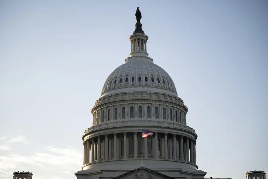 O Capitólio dos Estados Unidos é visto em Washington D.C., Estados Unidos, em 9 de dezembro de 2025. [Celal Güneş - Agência Anadolu]
