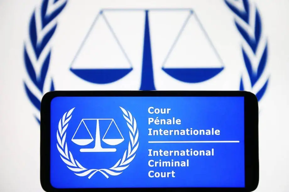 O logotipo do Tribunal Penal Internacional (TPI) é registrado na tela de um smartphone em 16 de fevereiro de 2024 [Pavlo Gonchar/SOPA Images/LightRocket via Getty Images]
