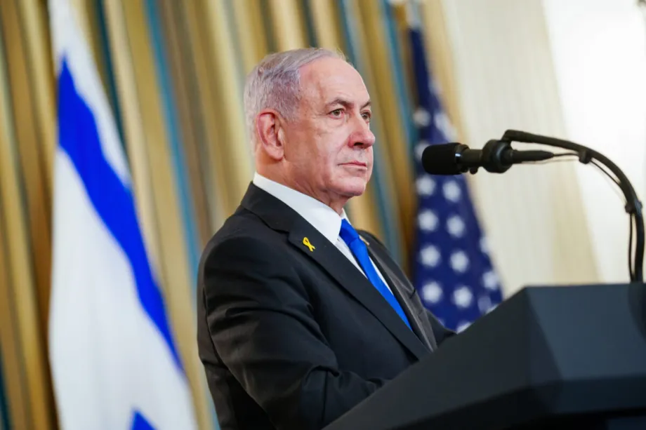 Benjamin Netanyahu, primeiro-ministro de Israel, durante uma coletiva de imprensa com o presidente dos EUA, Donald Trump (não mostrado na foto), na Sala de Jantar de Estado da Casa Branca, em Washington, DC, EUA, na segunda-feira, 29 de setembro de 2025. [Will Oliver/EPA/Bloomberg via Getty Images]
