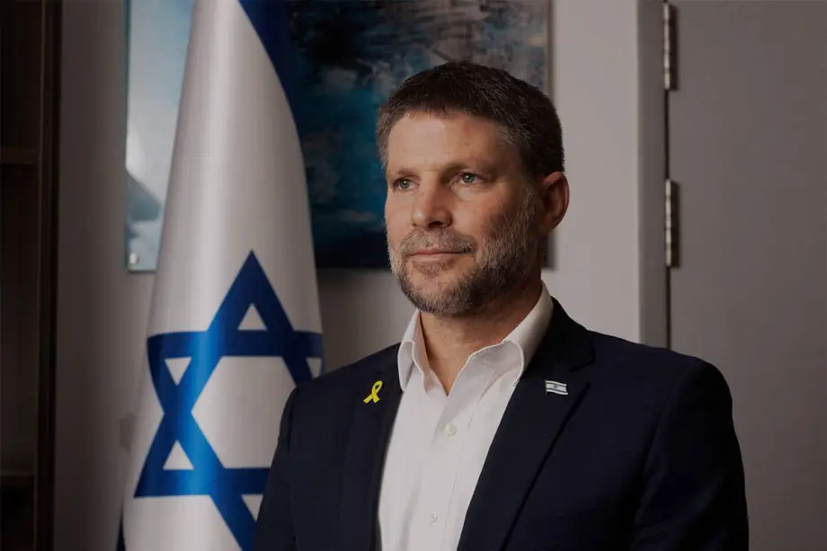 Bezalel Smotrich, ministro das Finanças de Israel, durante uma entrevista em Tel Aviv, Israel, em 5 de dezembro de 2024 [Kobi Wolf/Bloomberg via Getty Images]