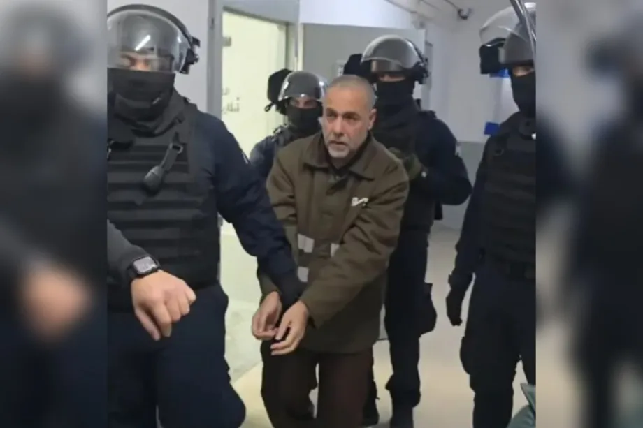 O chefe do Hospital Kamal Adwan, Dr. Hussam Abu Safiya. [dr.hussam73/Instagram]