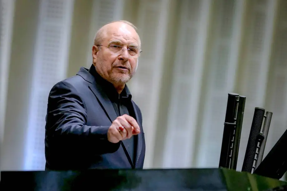 Mohammad Bagher Ghalibaf, presidente do parlamento do Irã, durante reunião em Teerã, em 1º de dezembro de 2024 [Presidência do Irã/Agência Anadolu]