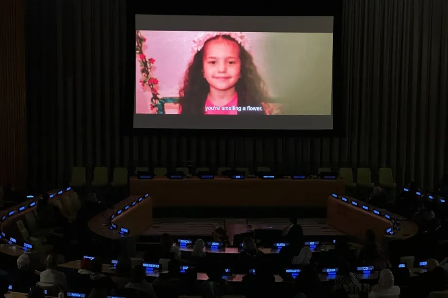 Exibição de A voz de Hind Rajab na sede da ONU, em Nova York, em 5 de dezembro de 2025 [Islam Dogru/Agência Anadolu]