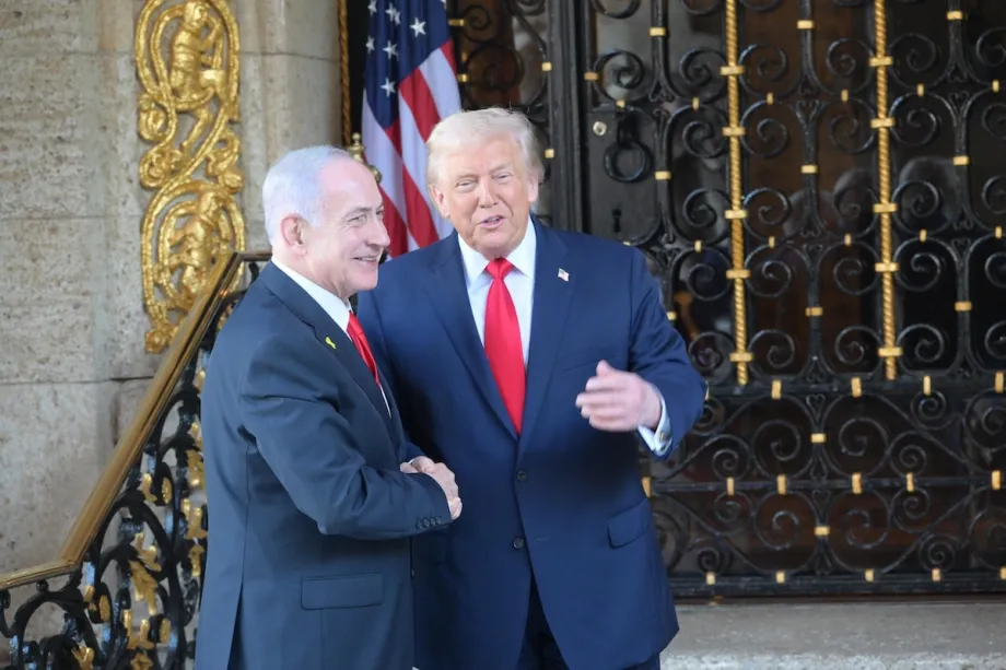 Presidente dos EUA, Donald Trump, recebe o primeiro-ministro de Israel, Benjamin Netanyahu, em sua residência em Mar-a-Lago, na Flórida, em 29 de dezembro de 2025 [Amos Ben-Gershom/Agência Anadolu]