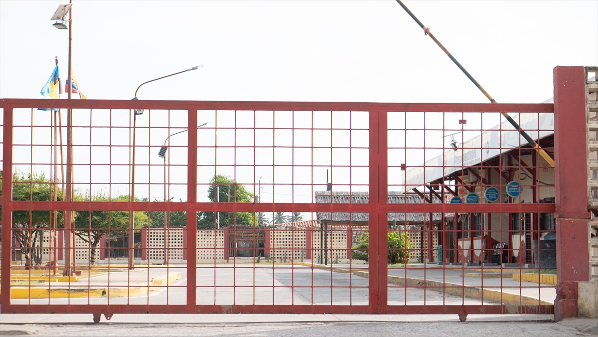 IMAGEM

Fronteira Venezuela–Colômbia fechada em meio a ataques dos Estados Unidos a alvos venezuelanos, em Paraguachón, na região de Guajira, em 3 de janeiro de 2026 [Ronald Fuenmayor/Agência Anadolu]