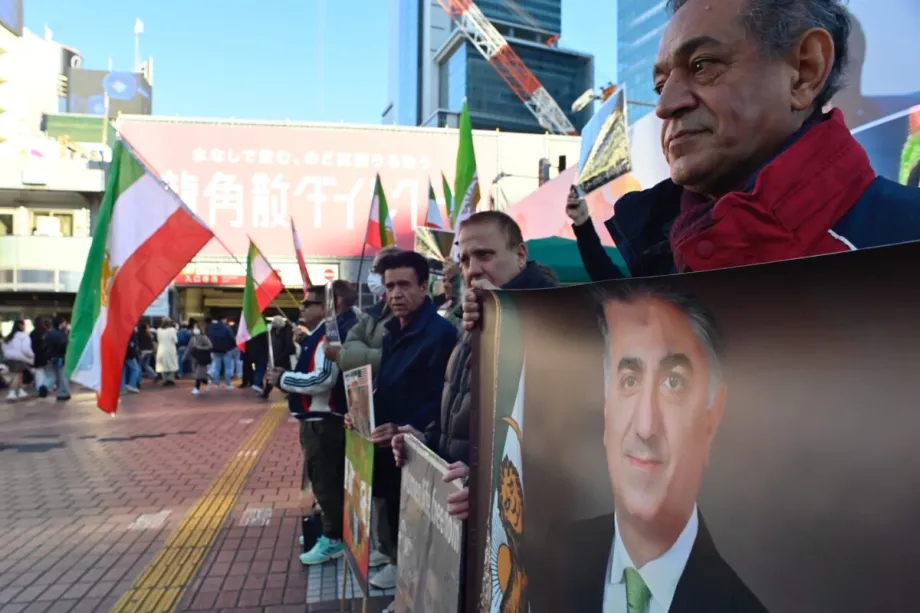 Protesto contra a repressão no Irã, em Shibuya, Tóquio, no Japão, em 11 de janeiro de 2026 [David Mareuil/Agência Anadolu]