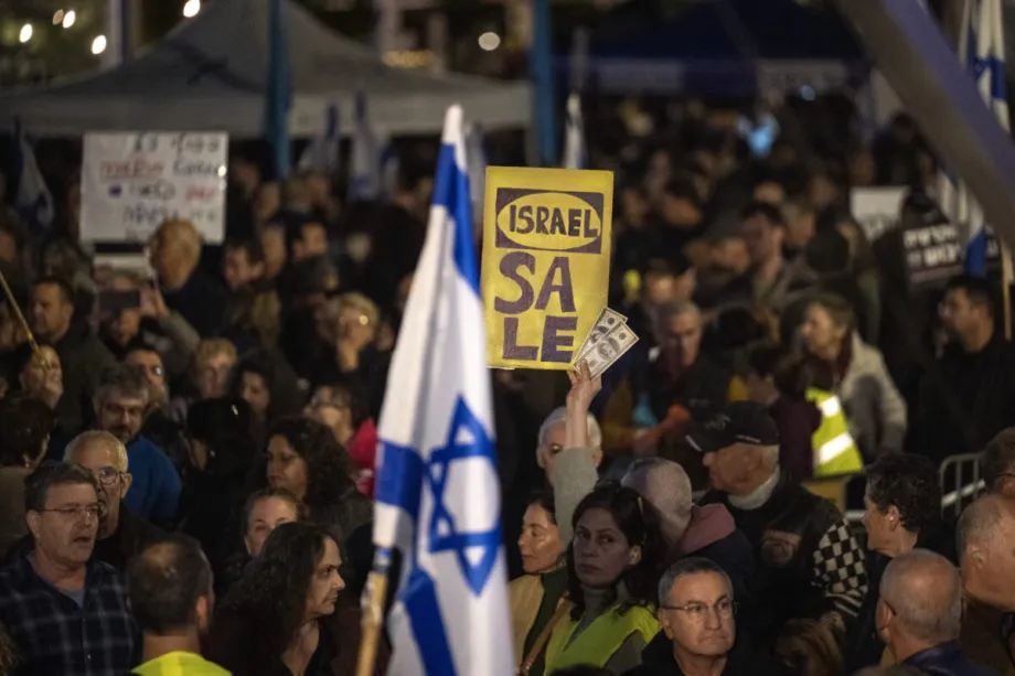Protesto contra o governo israelense de Benjamin Netanyahu, em Tel Aviv, em 17 de janeiro de 2026 [Mostafa Alkharouf/Agência Anadolu]
