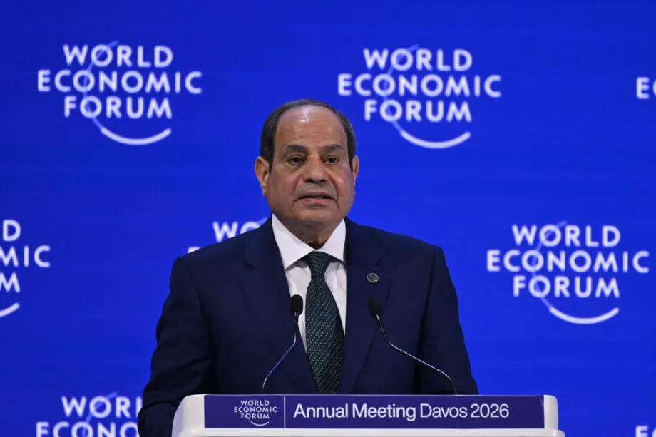 Presidente do Egito, Abdel Fattah el-Sisi, discursa ao Fórum Econômico Mundial, em Davos, Suíça, em 21 de janeiro de 2026 [Harun Özalp/Agência Anadolu]