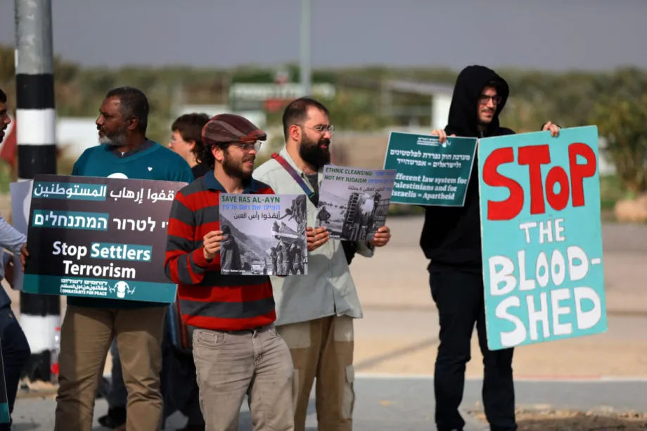 Protesto contra avanços coloniais israelenses em Jericó, na Cisjordânia ocupada, em 23 de janeiro de 2026 [Wisam Hashlamoun/Agência Anadolu]