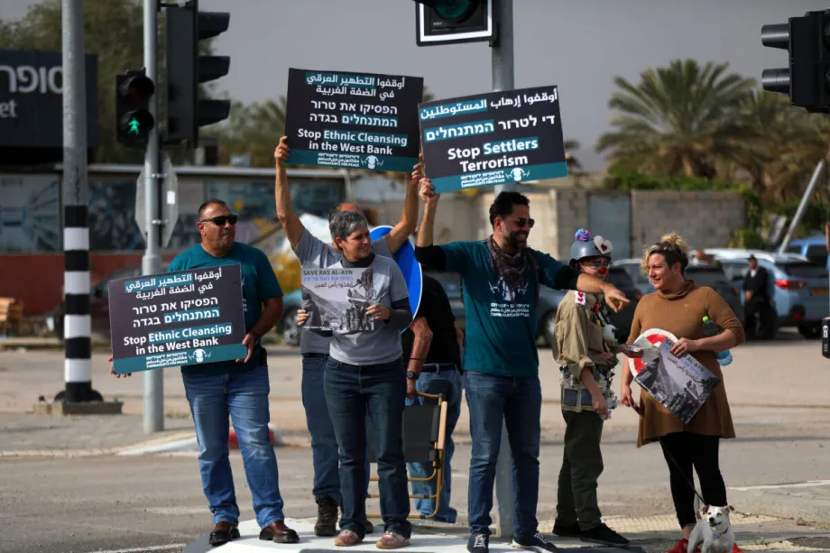 Protesto contra avanços coloniais israelenses em Jericó, na Cisjordânia ocupada, em 23 de janeiro de 2026 [Wisam Hashlamoun/Agência Anadolu]