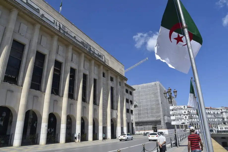 Parlamento da Argélia, em Argel, em 10 de setembro de 2020 [Ryad Kramdi/AFP via Getty Images]