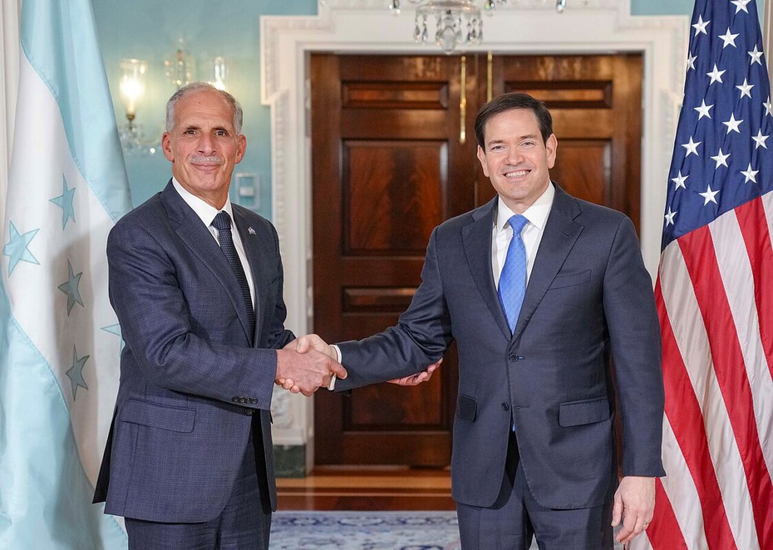 Então presidente eleito de Honduras, Nasry Asfura, se reúne com o secretário de Estado dos Estados Unidos, Marco Rubio, em Washington DC, em 12 de janeiro de 2026 [Freddie Everett/Departamento de Estado/Divulgação via Wikimedia]