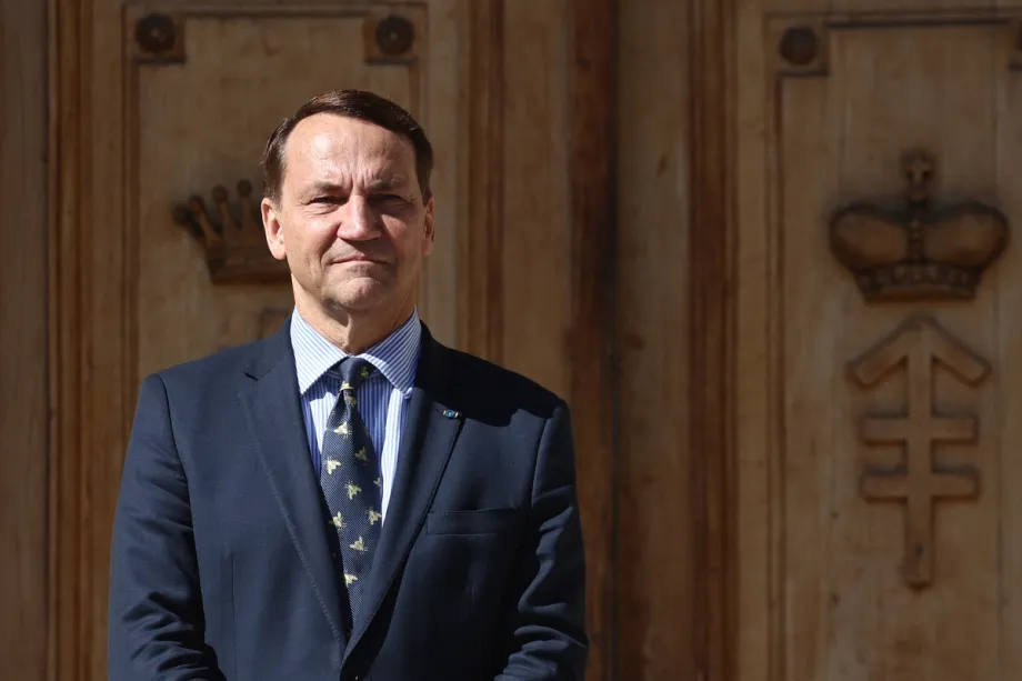 Ministro das Relações Exteriores da Polônia, Radoslaw Sikorski, em Pruszkow, Polônia, em 15 de setembro de 2025. [Jakub Porzycki – Agência Anadolu]